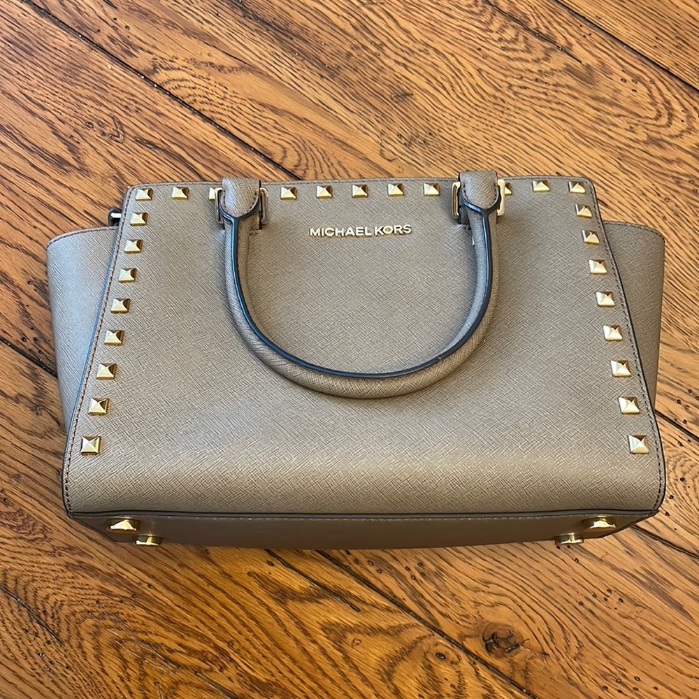 Michael Kors Selma - Dune & Gold Studded Crossbody Bag